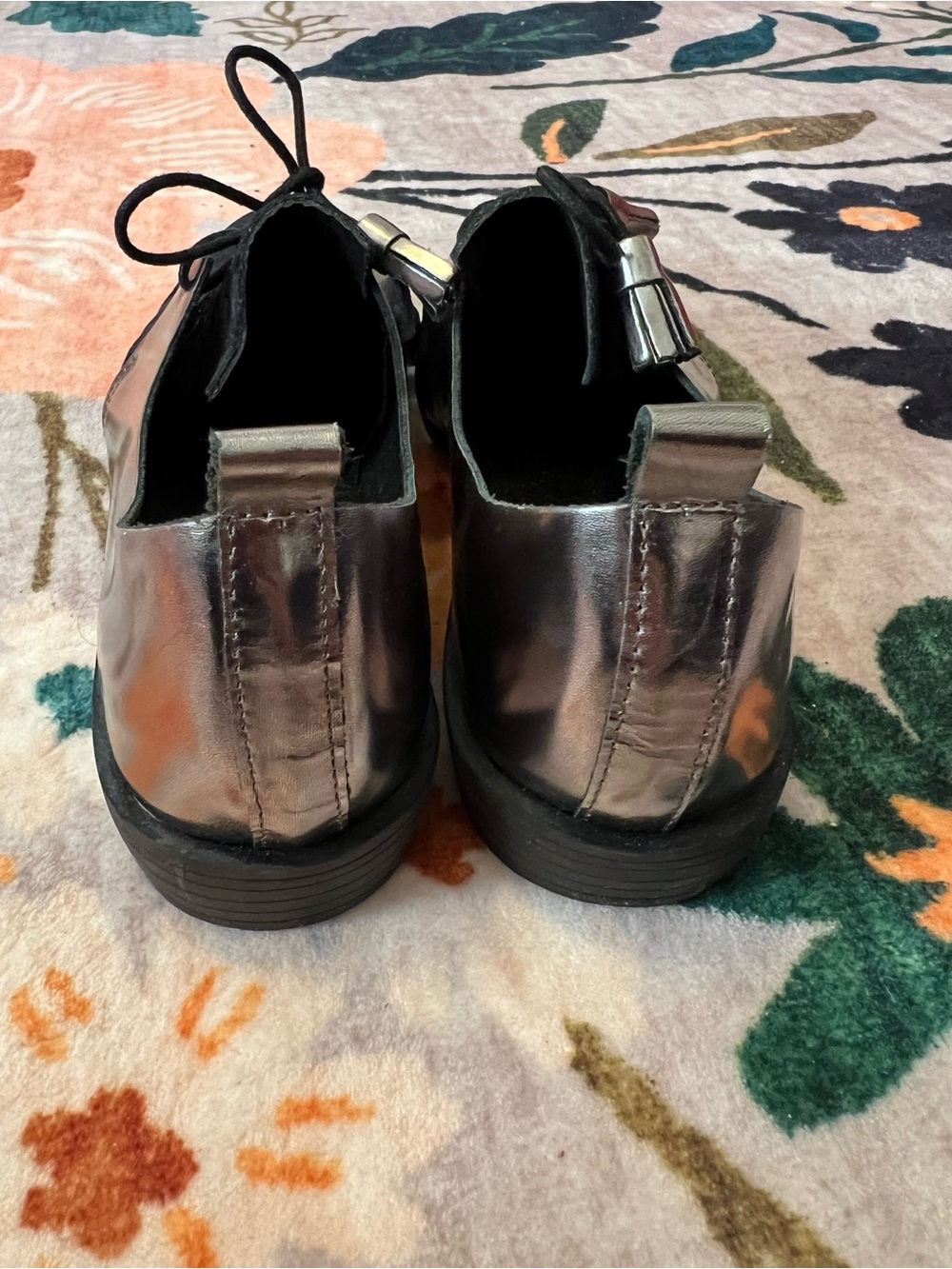 Like NEW Women's Black Velvet and Leather Flats - Picture 2 of 6
